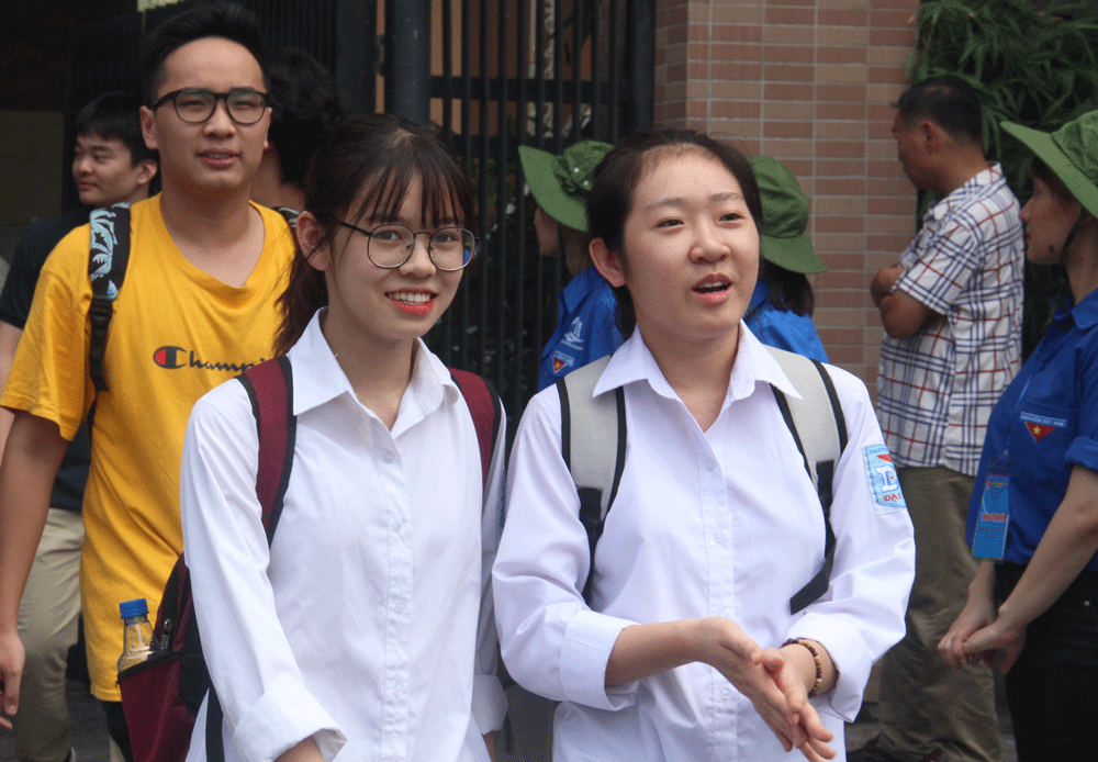 Thí sinh rạng rỡ sau bài thi môn Văn, tự tin đạt 8 điểm thi sinh rang ro sau bai thi mon van tu tin dat 8 diem