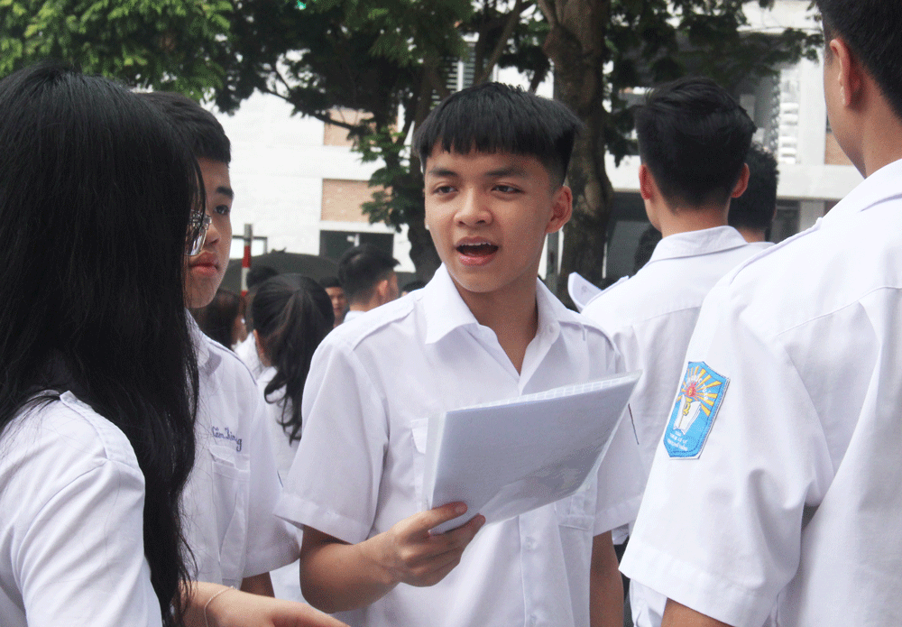 Thí sinh rạng rỡ sau bài thi môn Văn, tự tin đạt 8 điểm thi sinh rang ro sau bai thi mon van tu tin dat 8 diem