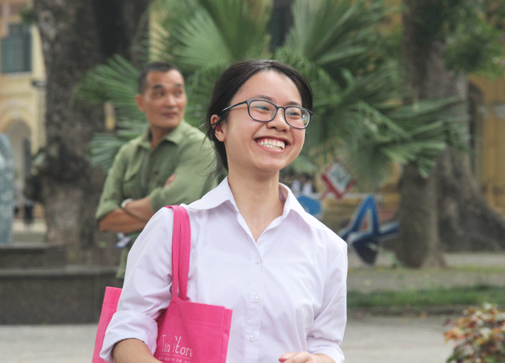 Đề thi Toán dễ thở, thí sinh rạng rỡ kết thúc môn thi thứ hai de thi toan de tho thi sinh rang ro ket thuc mon thi thu hai