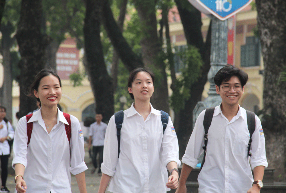 Đề thi Toán dễ thở, thí sinh rạng rỡ kết thúc môn thi thứ hai de thi toan de tho thi sinh rang ro ket thuc mon thi thu hai