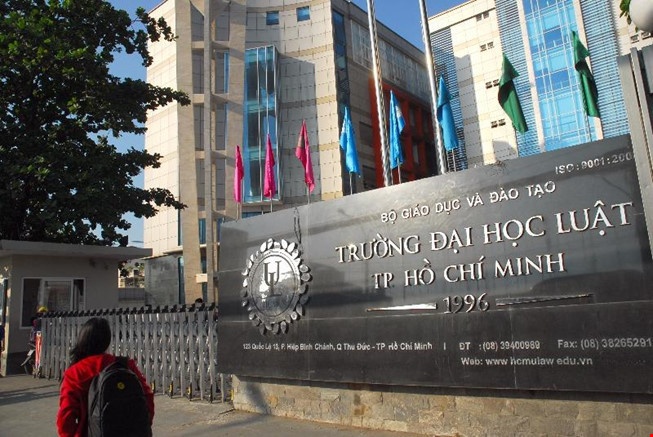 Danh sách thí sinh trúng tuyển thẳng vào ĐH Luật TP HCM năm 2019 danh sach thi sinh trung tuyen thang vao dh luat tp hcm nam 2019