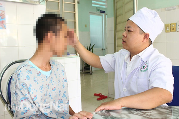 Tò mò xem đánh nhau, thanh niên 15 tuổi nguy kịch vì bị chém nhầm to mo xem danh nhau thanh nien 15 tuoi nguy kich vi bi chem nham