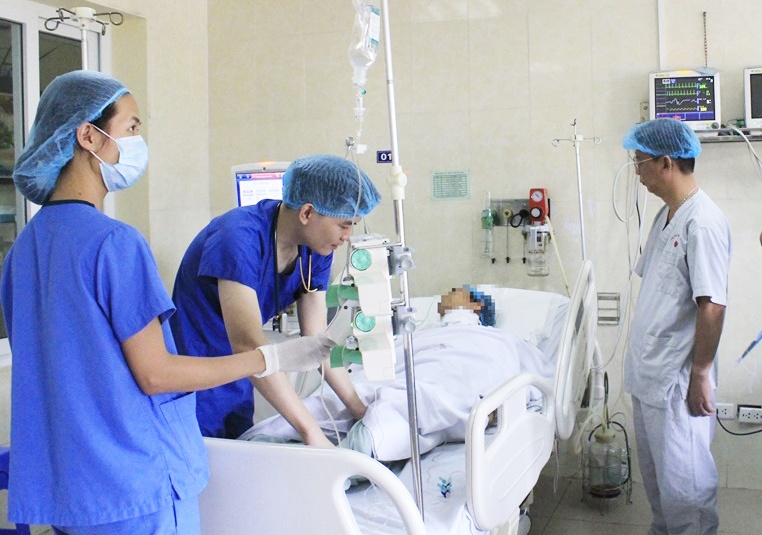 Nguy kịch vì bị dao đâm xuyên cuống họng sau va chạm giao thông nguy kich vi bi dao dam xuyen cuong hong sau va cham giao thong