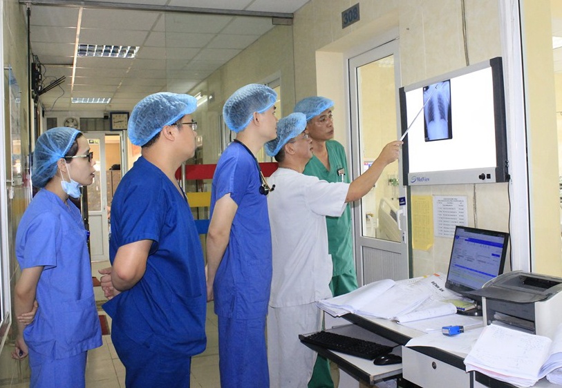 Nguy kịch vì bị dao đâm xuyên cuống họng sau va chạm giao thông nguy kich vi bi dao dam xuyen cuong hong sau va cham giao thong