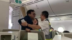 video nguoi dan ong bay tu phap sang anh bang chiec van khien ca the gioi kinh ngac
