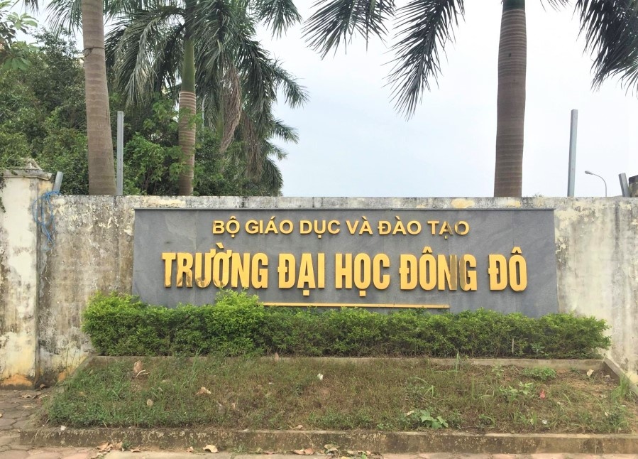 Vì sao Hiệu trưởng ĐH Đông Đô Dương Văn Hòa bị bắt? khoi to hieu truong dai hoc dong do do gia mao trong cong tac