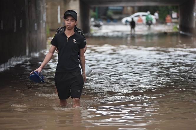 Hà Nội: Những điểm ngập nặng do mưa lớn sau bão số 3 ha noi nhung diem ngap nang do mua lon sau bao so 3