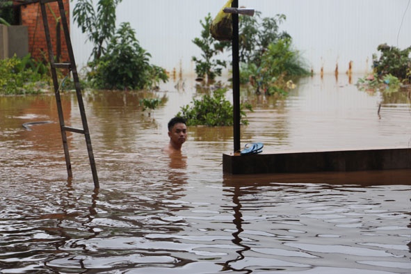 Lũ lụt, sạt lở đất ở Tây Nguyên khiến 10 người chết, 5.000 người di dời khẩn cấp lu lut sat lo dat o tay nguyen khien 10 nguoi chet 5000 nguoi di doi khan cap