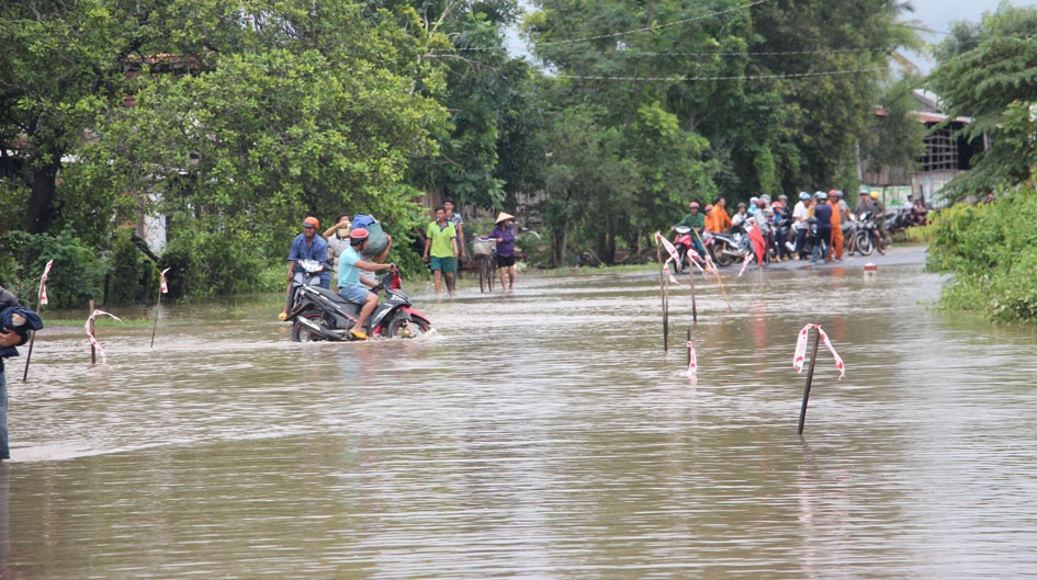 Lũ lụt, sạt lở đất ở Tây Nguyên khiến 10 người chết, 5.000 người di dời khẩn cấp lu lut sat lo dat o tay nguyen khien 10 nguoi chet 5000 nguoi di doi khan cap