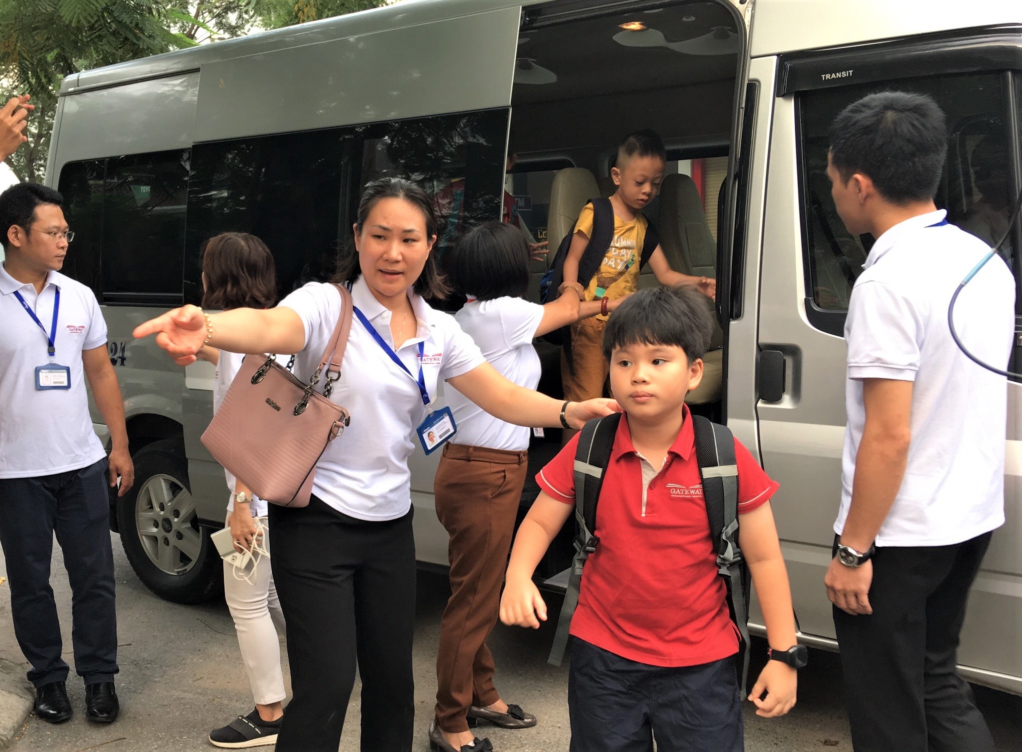 Trường Gateway đổi đơn vị xe đưa đón học sinh truong gateway doi don vi xe dua don hoc sinh