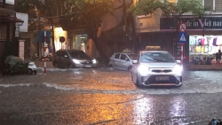 phu quoc lai chim trong bien nuoc sau con mua keo dai 2 gio dong ho