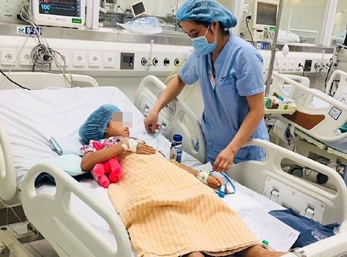 Hai chị em ruột nguy kịch vì uống nhầm thuốc diệt chuột hai chi em ruot nguy kich vi uong nham thuoc diet chuot