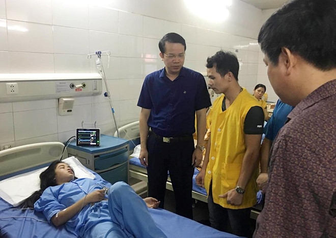 vu xe may kep 5 dam vao dai phan cach o thai nguyen danh tinh 4 nguoi tu vong