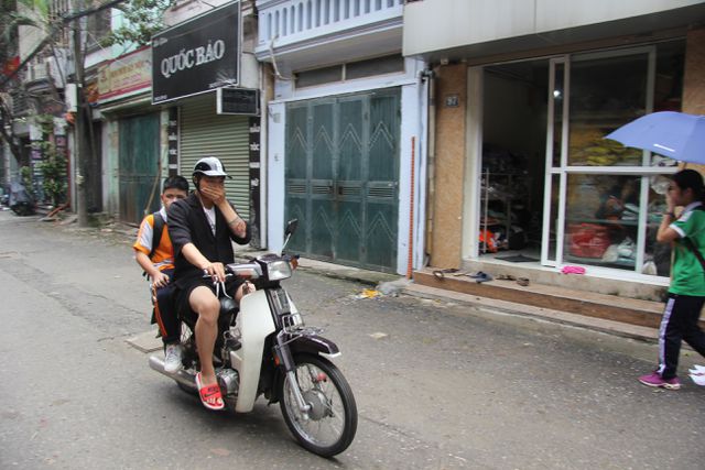 Sau vụ cháy Rạng Đông: Nhiều nhà dân nhận "lệnh" di dời, sơ tán con về quê sau vu chay kinh hoang nhieu nha dan nhan lenh di doi so tan con ve que