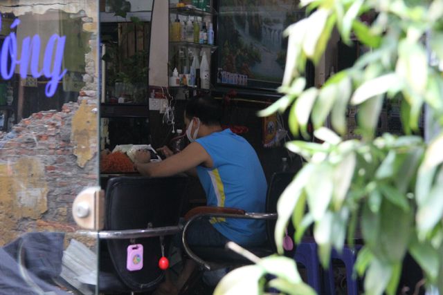 Sau vụ cháy Rạng Đông: Nhiều nhà dân nhận "lệnh" di dời, sơ tán con về quê sau vu chay kinh hoang nhieu nha dan nhan lenh di doi so tan con ve que
