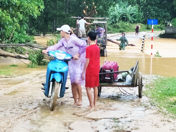 ha tinh nhieu truong khong the khai giang do mua lu keo dai