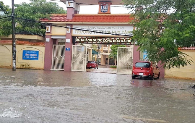 Nghệ An: Chủ động lùi khai giảng để ứng phó với mưa lũ nghe an chu dong lui khai giang de ung pho voi mua lu