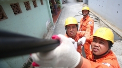 dinh chi giam doc dien luc vi cat dien khong dung lich thong bao