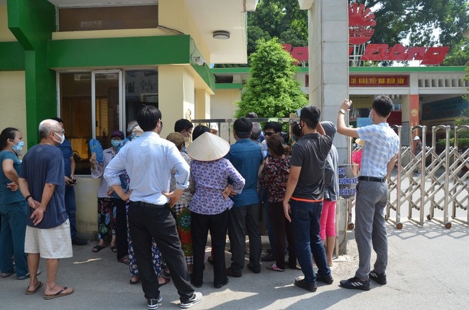 Lo sợ nhiễm độc thủy ngân, người dân đòi công ty Rạng Đông đối thoại lo so nhiem doc thuy ngan nguoi dan doi cong ty rang dong doi thoai