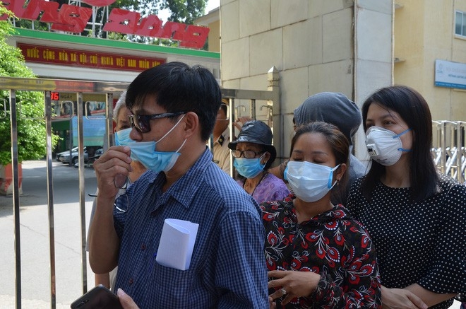 Lo sợ nhiễm độc thủy ngân, người dân đòi công ty Rạng Đông đối thoại lo so nhiem doc thuy ngan nguoi dan doi cong ty rang dong doi thoai