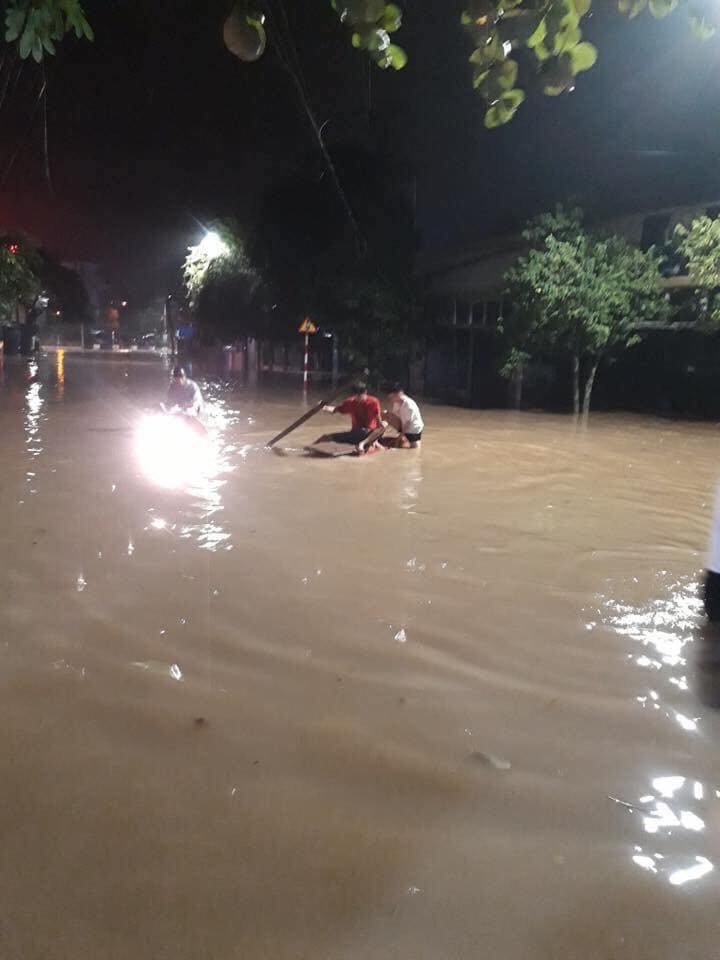 mua to tu dem den sang thai nguyen chim trong bien nuoc