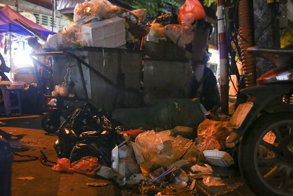 hau lung linh va chat cung nguoi dem trung thu ha noi lai ngap rac