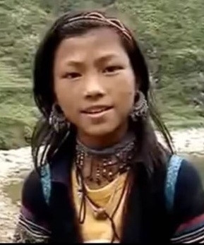 "Cô bé" người H’Mông nói tiếng Anh "như gió" đã ly hôn chồng Bỉ co be nguoi hmong noi tieng anh nhu gio da ly hon chong bi