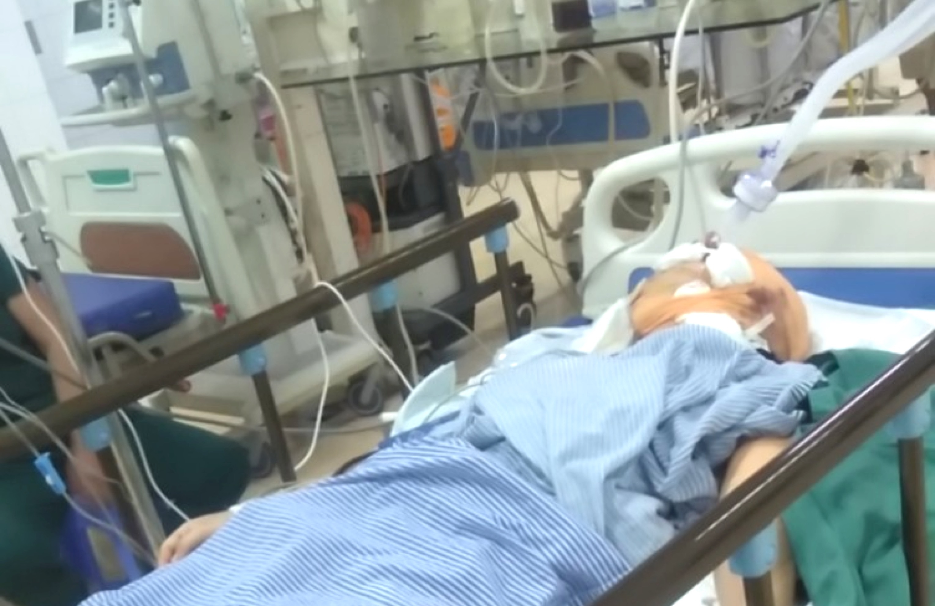 Vụ án mạng ở Đan Phượng: Nạn nhân sống sót duy nhất được xuất viện vu an mang o dan phuong nan nhan song sot duy nhat duoc xuat vien