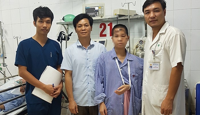 Vụ án mạng ở Đan Phượng: Nạn nhân sống sót duy nhất được xuất viện vu an mang o dan phuong nan nhan song sot duy nhat duoc xuat vien