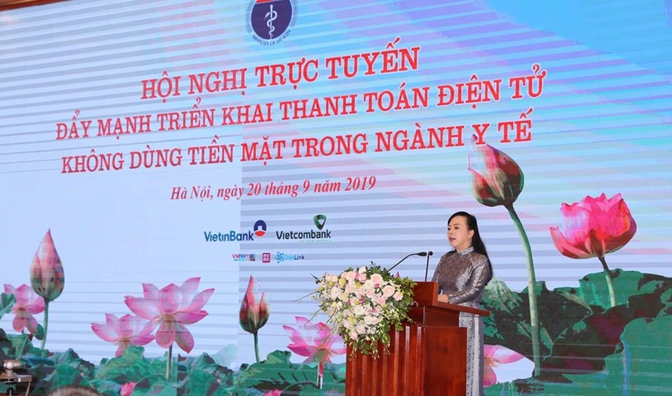 35 benh nhan thanh toan vien phi khong dung tien mat