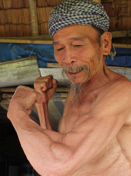 nhung buc anh xuc dong ve cuoc doi anh hung nguyen van bay