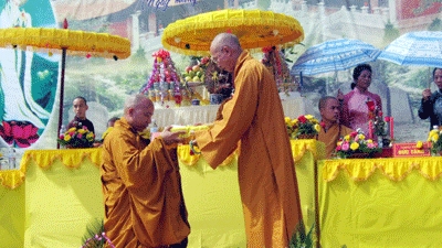 Đại đức Thích Thanh Toàn là sư trụ trì chùa Nga Hoàng từ năm 2008