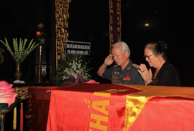 Xúc động tang lễ anh hùng phi công Nguyễn Văn Bảy tại TP HCM xuc dong tang le anh hung phi cong nguyen van bay tai tp hcm