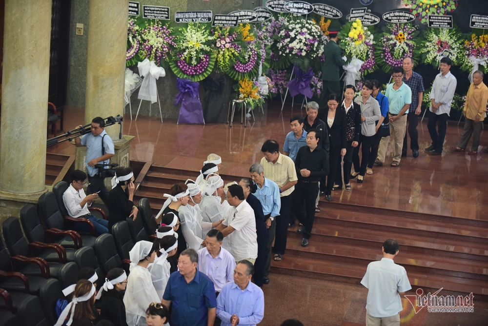 Xúc động tang lễ anh hùng phi công Nguyễn Văn Bảy tại TP HCM xuc dong tang le anh hung phi cong nguyen van bay tai tp hcm