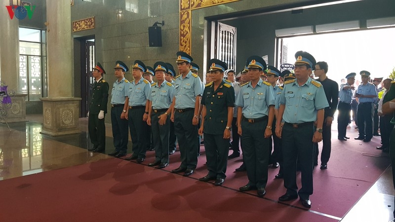 Xúc động tang lễ anh hùng phi công Nguyễn Văn Bảy tại TP HCM xuc dong tang le anh hung phi cong nguyen van bay tai tp hcm