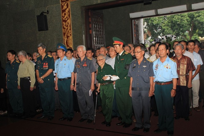 Xúc động tang lễ anh hùng phi công Nguyễn Văn Bảy tại TP HCM xuc dong tang le anh hung phi cong nguyen van bay tai tp hcm
