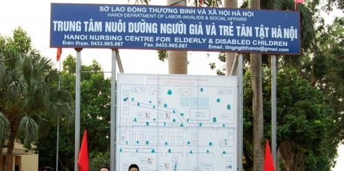 Hai cán bộ ăn chặn quà từ thiện ở trung tâm nhân đạo Hà Nội là ai? hai can bo an chan qua tu thien o trung tam nhan dao ha noi la ai
