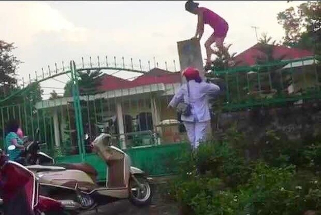 Hai cán bộ ăn chặn quà từ thiện ở trung tâm nhân đạo Hà Nội là ai? hai can bo an chan qua tu thien o trung tam nhan dao ha noi la ai