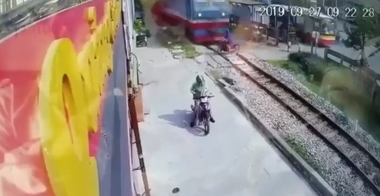 Hà Nội: Danh tính nạn nhân bị tàu cán tử vong vì cố vượt qua đường sắt ha noi danh tinh nan nhan bi tau can tu vong vi co vuot qua duong sat