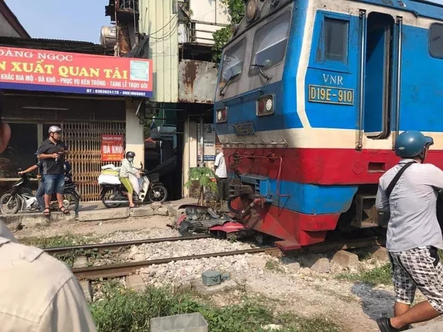 Hà Nội: Danh tính nạn nhân bị tàu cán tử vong vì cố vượt qua đường sắt ha noi danh tinh nan nhan bi tau can tu vong vi co vuot qua duong sat