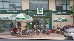 vu trung uy cong an no sung o ngan hang vietcombank chuyen sang toi danh cuop tai san