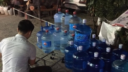 video o to bat ngo ro ga dam do cot den giao thong giua pho ha noi