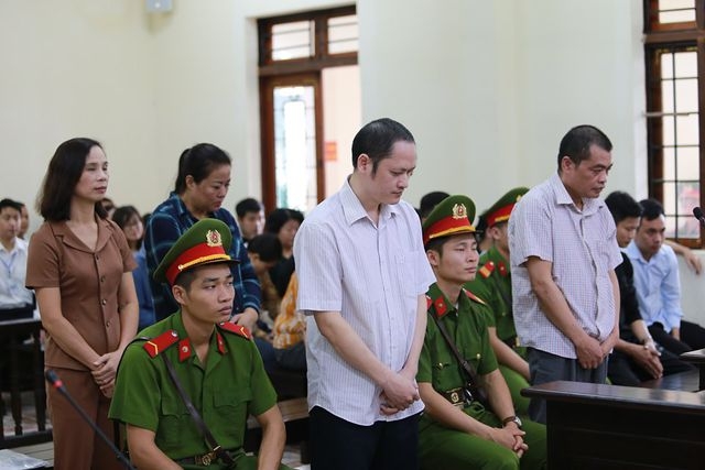 Gian lận thi Hà Giang: Khiển trách vợ Chủ tịch UBND nhắn tin nhờ nâng điểm gian lan thi ha giang khien trach vo chu tich ubnd nhan tin nho nang diem