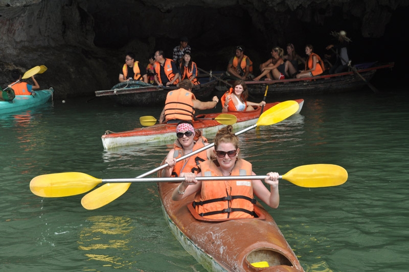 quang ninh tam dung tang phi ve tham quan vinh ha long