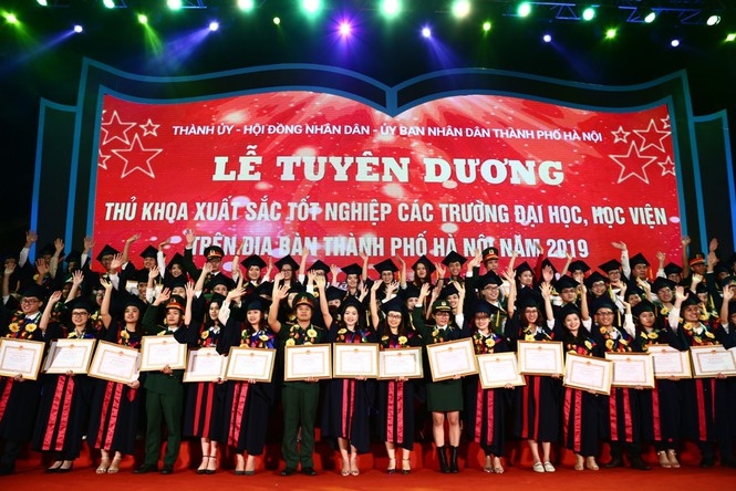 ha noi vinh danh 86 thu khoa xuat sac tot nghiep dai hoc nam 2019