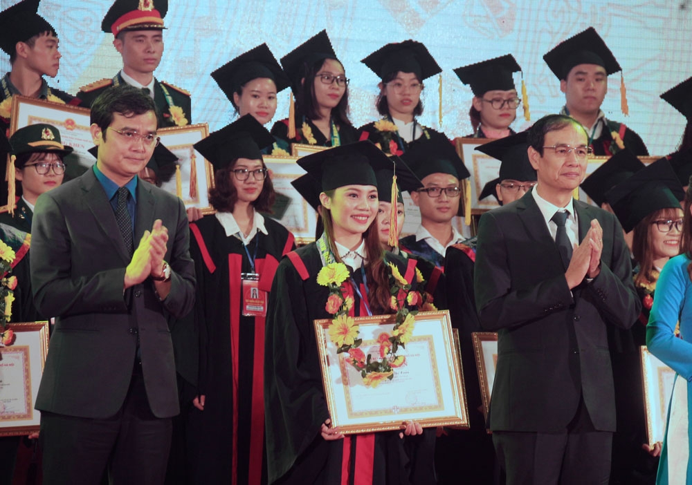 ha noi vinh danh 86 thu khoa xuat sac tot nghiep dai hoc nam 2019