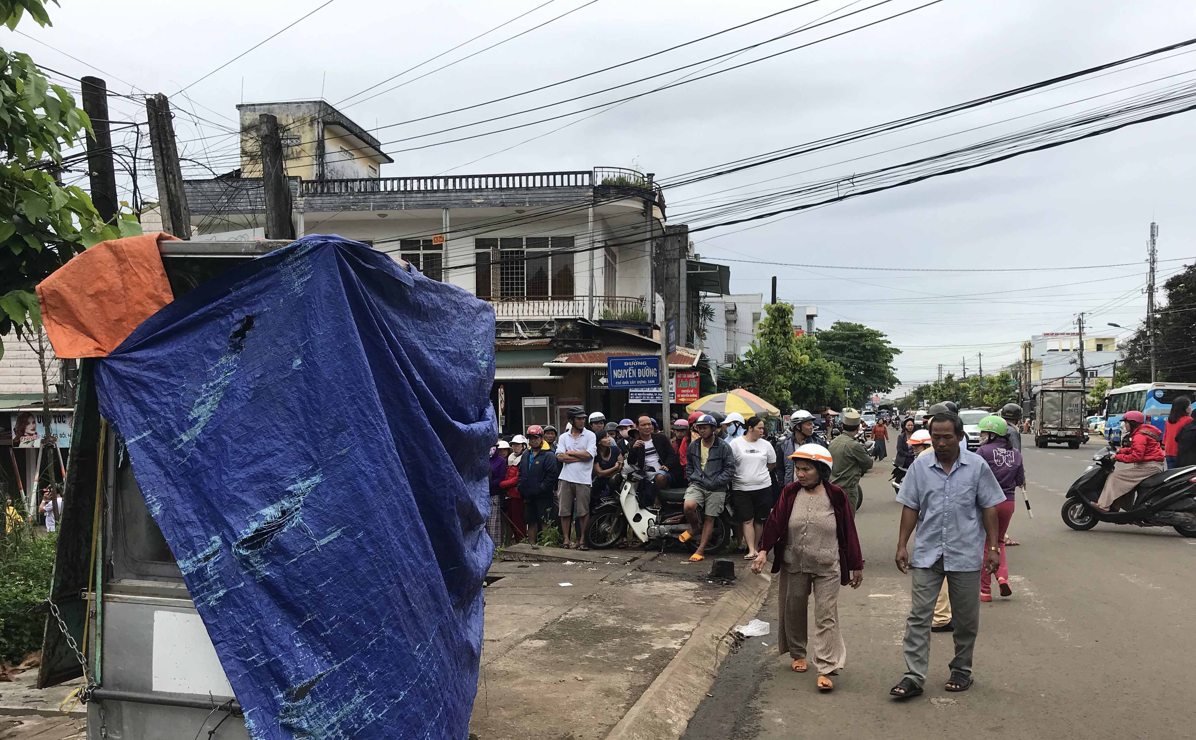 Gia Lai: Một phụ nữ chết cháy cạnh thùng bánh mì gia lai mot phu nu chet chay canh thung banh mi