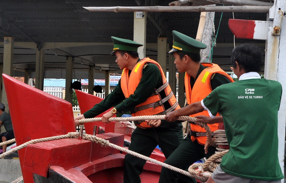 Miền Trung căng mình chống bão số 6 dan mien trung cang minh chong bao so 6