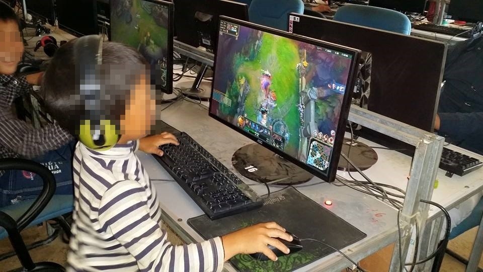 Chơi game 10 tiếng mỗi ngày, thanh niên 21 tuổi nhập viện tâm thần choi game 10 tieng moi ngay thanh nien 21 tuoi bi tam than