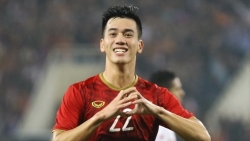 tien linh bi dong doi bat nat khi tra loi phong van sau tran viet nam uae
